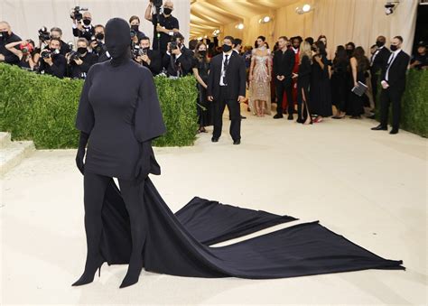 Kim Kardashian West 'Fought Against' Wearing That Black 2021 Met Gala ...