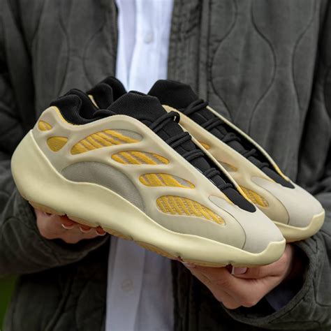 Мужские Кроссовки Adidas Yeezy Boost 700 V3 Azael 41 42 43 44 45 Id1855790336 цена 2550