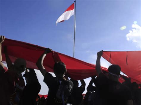 Penjualan Bendera Merah Putih Di Market Place Melonjak Di Musim 17