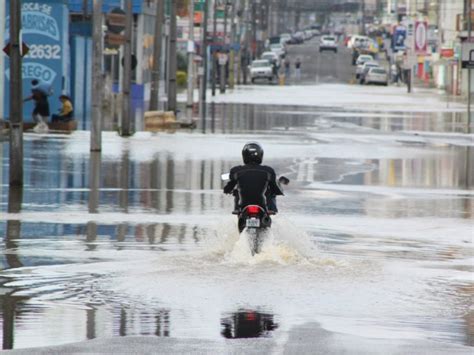 G1 Já passa de 815 mil o número de pessoas atingidas pela chuva no PR