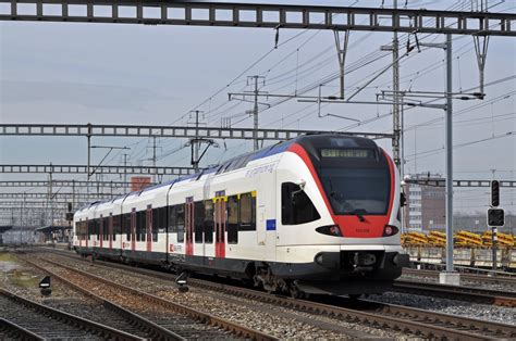 Rabe Auf Der S F Hrt Zum Bahnhof Muttenz Bahnbilder De