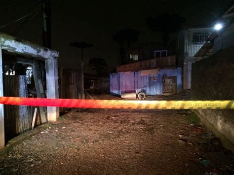 Dono de mercearia é chamado pelo nome e acaba executado tiros de