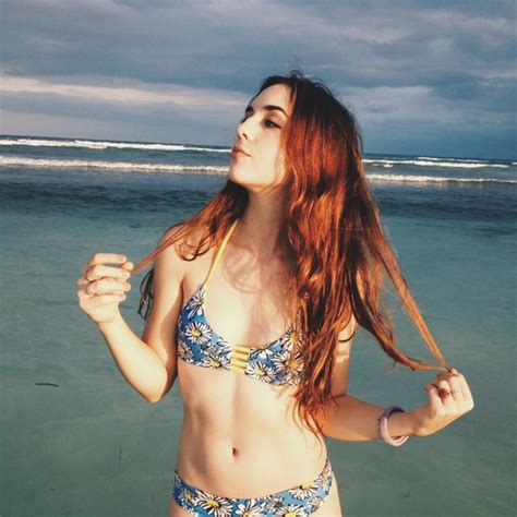 9 Hot Sexy Fiona Bishop Bikini Pics