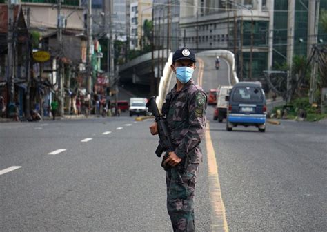 Cimatu Orders 12 Cebu City Barangays Under Total Lockdown