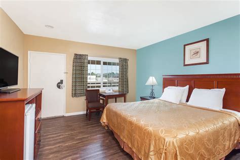 Travelodge by Wyndham San Diego SeaWorld | San Diego, CA Hotels