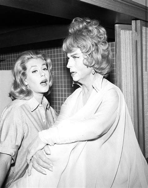 Elizabeth Montgomery And Agnes Moorehead Sam And Endora Bewitched Elizabeth Montgomery