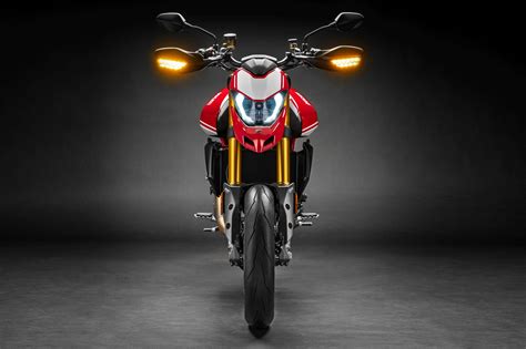 Motorrad Vergleich Ducati Hypermotard 950 SP 2020 Vs KTM 890 Duke R 2020