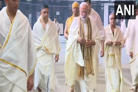 Kerala Pm Modi Performs Puja Darshan At Guruvayur Temple In Thrissur