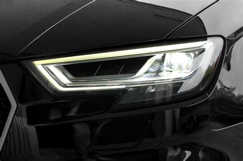 LED Matrix Scheinwerfer mit LED TFL und dynamischen Blinker für Audi