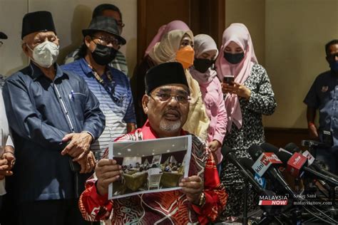 In Tell All Tajuddin Reveals Plots Back Stabbing In Umno Malaysianow