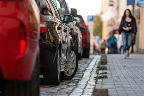 Parkowanie Na Chodniku Jakie Zakazy Ci Obowi Zuj Kierowco Link