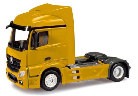 Herpa Mercedes Benz Actros Streamspace Rigid Tractor Broom Yellow