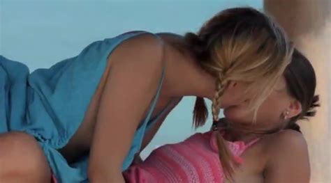 2 Babelicious Lesbos Eat Each Other S Pussies Enjoy Getting Fuck With Sex Toy PornRabbit