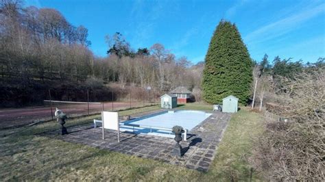 Swimming Pool Tennis Court And Thatched Mick Garratt Cc By Sa 2 0