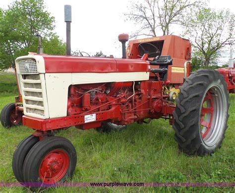 International 460 tractor in Tecumseh, KS | Item K4169 sold | Purple Wave