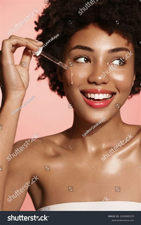 Beauty African Woman Nude Face Apply Foto Stock Shutterstock