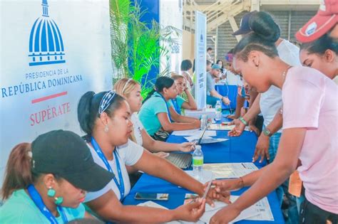 Préstamos capacitaciones y deportes en Feria de Emprendimiento en SDN