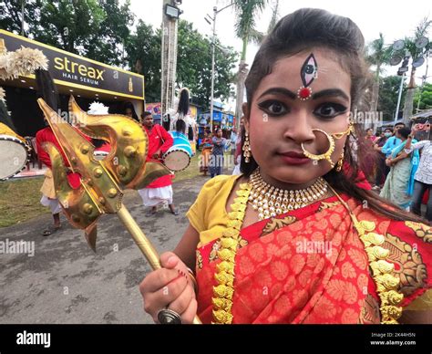 Kolkata West Bengal India Th Sep Visitors Look At An Idol