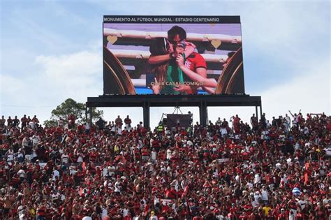 Hincha Del Flamengo Le Propuso Matrimonio A Su Novia Que Es Hincha Del