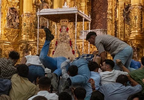 La Virgen Del Roc O Vuelve A La Ermita Tras Once Horas De Procesi N En