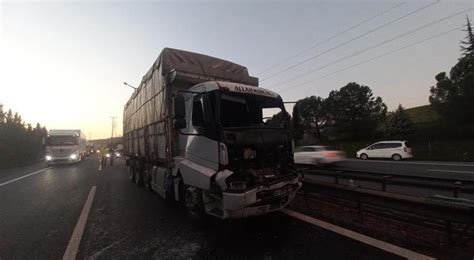 TEM de feci kaza TIR ile kamyon çarpıştı Sürücüyü ön camdan