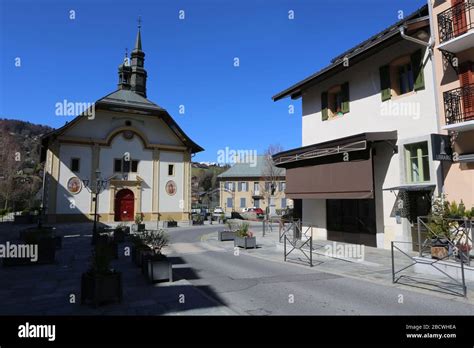 Eglise Saint Gervais et Protais et son presbytère Saint Gervais les