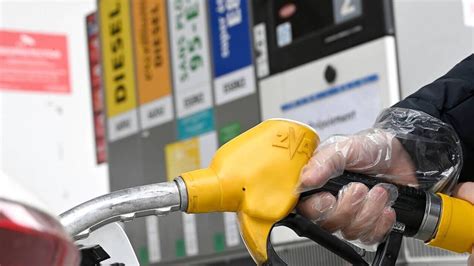 Prix Des Carburants Le Gazole Et Le Sp95 E10 En Légère Hausse Fin De