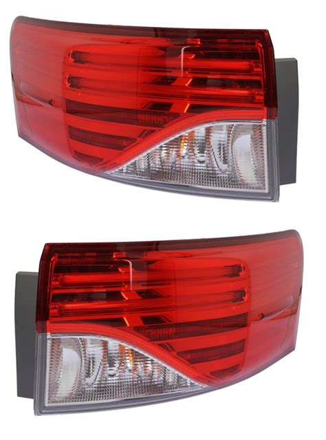 TOYOTA AVENSIS T27 KOMBI KOMPLET LAMP TYLNYCH LED 044911 044912 Za