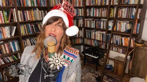 Alanis Morissette Covers John Lennon & Yoko Ono’s ‘Happy Xmas (War Is ...