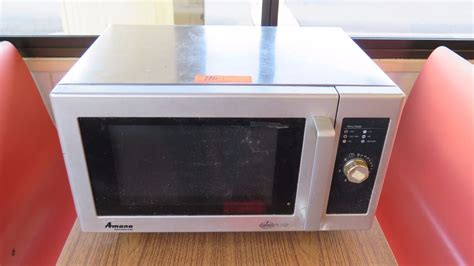 Amana Countertop Microwave Oven - Oahu Auctions