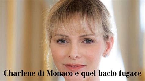 Charlene Di Monaco Non Resiste Bacio A Lui E Sfoggia Le Decollet