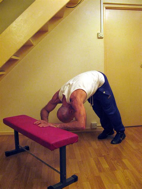 Start Bodyweight Training: Handstand push up progression