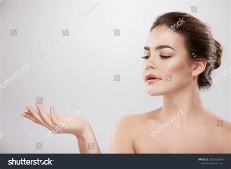 Beautiful Young Girl Nude Make Nakedの写真素材今すぐ編集 1051310243 Shutterstock