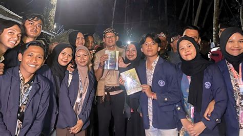 Sandiaga Uno Apresiasi Booklet Wisata Karya Mahasiswa KKN Tematik