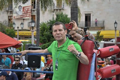 Photos: Julio Cesar Chavez Jr. Draws Large Crowd at Workout - Boxing News