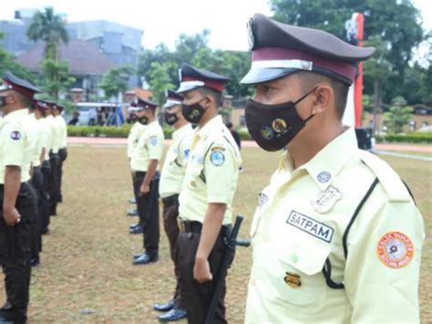 Dua Kali Berubah Berikut Sejarah Seragam Satpam Indonesia Yang Mirip Seragam Polisi India