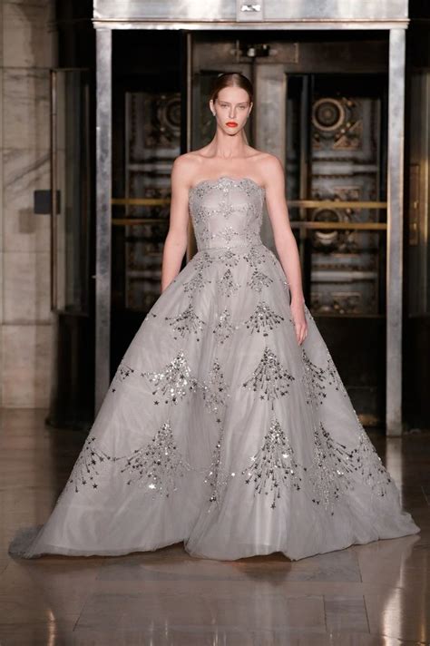 Oscar De La Renta Fall 2020 Ready To Wear Fashion Show Fashion Fashion Show Runway Gowns