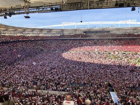 Platzsturm Nach K Ln Spiel Dfb Strafe F R Den Vfb Stuttgart Bleibt