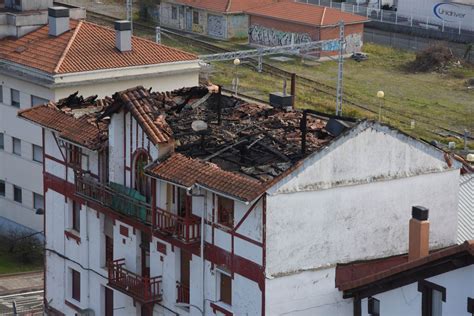 Fotos Un Incendio Calcina Una Vivienda En Hernani El Diario Vasco