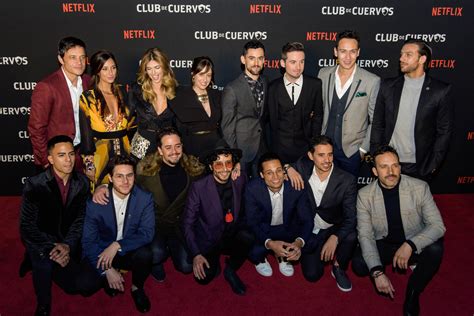 VIDEO la última alfombra roja del elenco Club de Cuervos Perfil