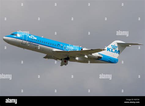 KLM Cityhopper Fokker 70 Stock Photo Alamy