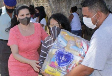 Fundo Social Em Parceria A Lbv Faz Entrega De Cestas B Sicas A