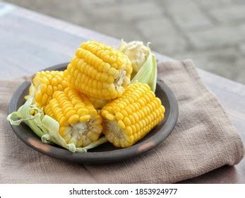 Jagung Rebus Jagung Manis Rebus Boiled库存照片1853924977 | Shutterstock