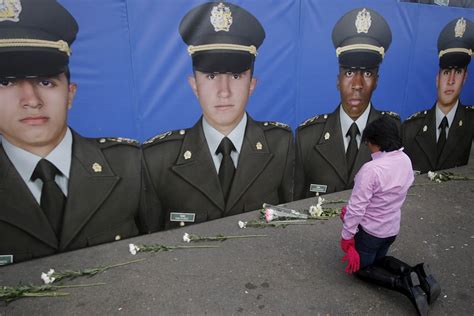 En Imágenes El Sentido Homenaje A Los 22 Cadetes Muertos En Atentado