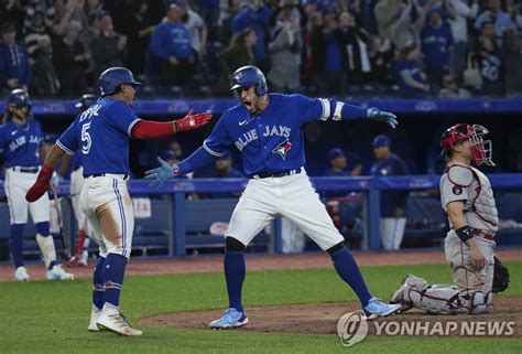 스프링어 9회말 2사 후 동점 투런토론토 보스턴에 끝내기 승 한국경제