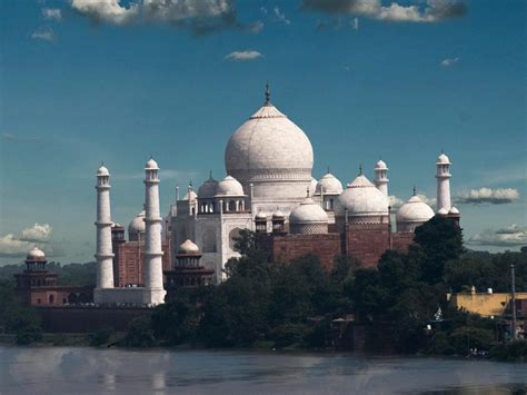 yamana kanara hana ka bvajatha tajamahal kaya naha thhasata janae isaka pachha ka