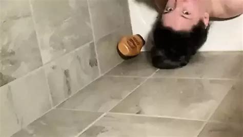 Rub Her Dub In The Bath Tub Free Mom HD Porn A XHamster