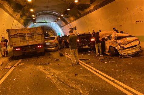 花蓮台11線「跳浪隧道」5車連環車禍 全線堵塞預估1730才能通車 上報 焦點