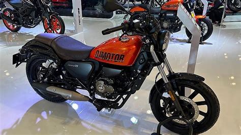 Qj Motor Srv Cruiser Bike Launched At Auto Expo