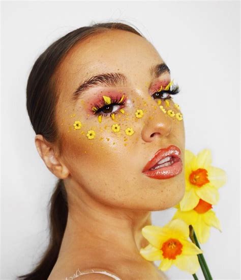 Xomyya🌹 Flower Makeup Creative Makeup Looks Creative Makeup